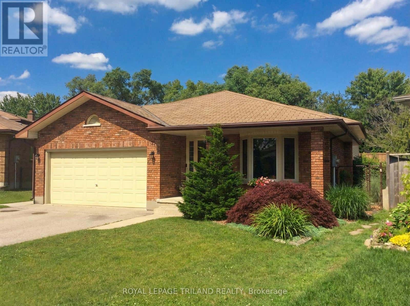 96 GOLFDALE CRESCENT — London South (South Q), Ontario - Photo 2 of 35