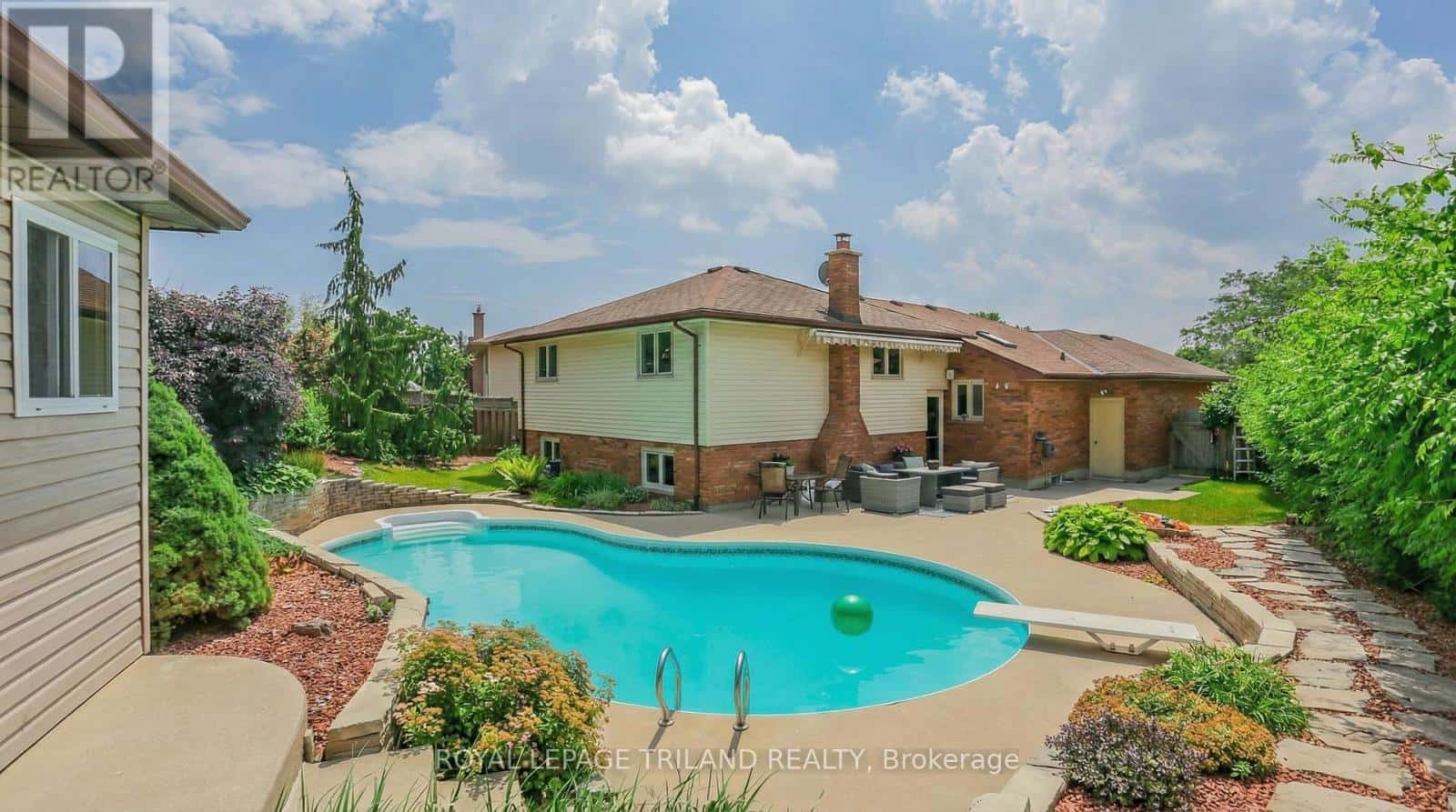 96 GOLFDALE CRESCENT — London South (South Q), Ontario - Photo 5 of 35