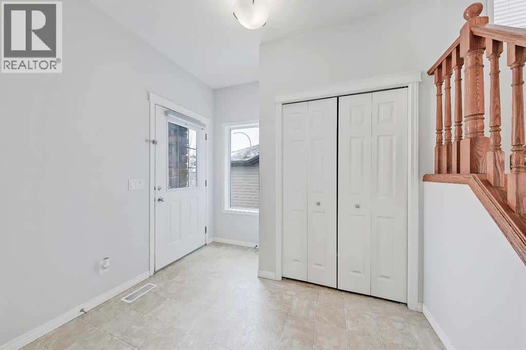 102 Kincora Glen Mews NW — Calgary, Alberta - Photo 2 of 35