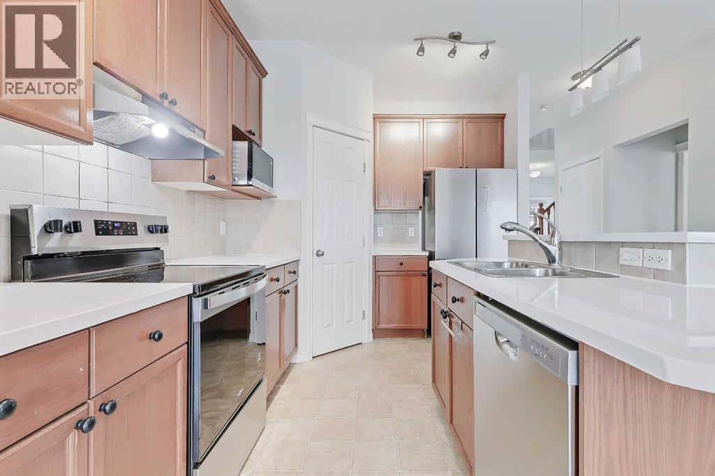 102 Kincora Glen Mews NW — Calgary, Alberta - Photo 5 of 35