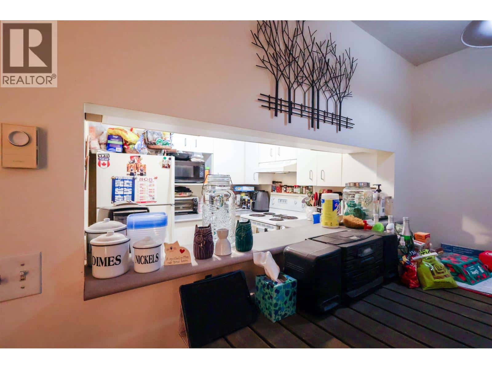 205 723 TWELFTH STREET — New Westminster, British Columbia - Photo 3 of 14