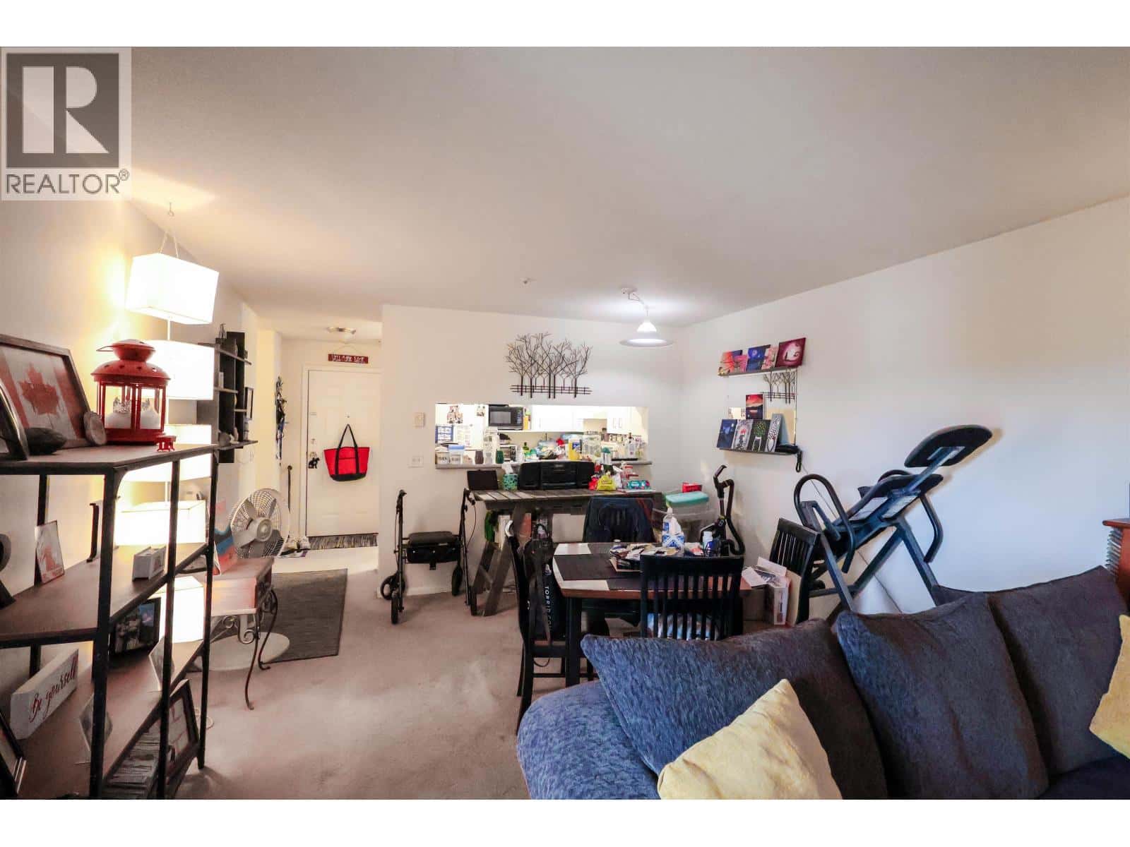 205 723 TWELFTH STREET — New Westminster, British Columbia - Photo 5 of 14