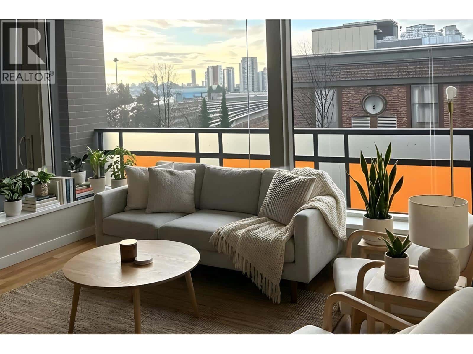 503 718 MAIN STREET — Vancouver, British Columbia - Photo 3 of 9