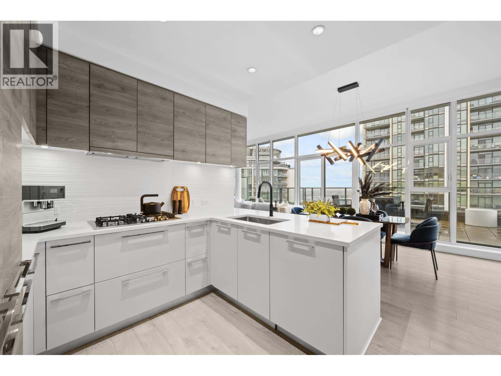 2901 7303 NOBLE LANE — Burnaby, British Columbia - Photo 2 of 40