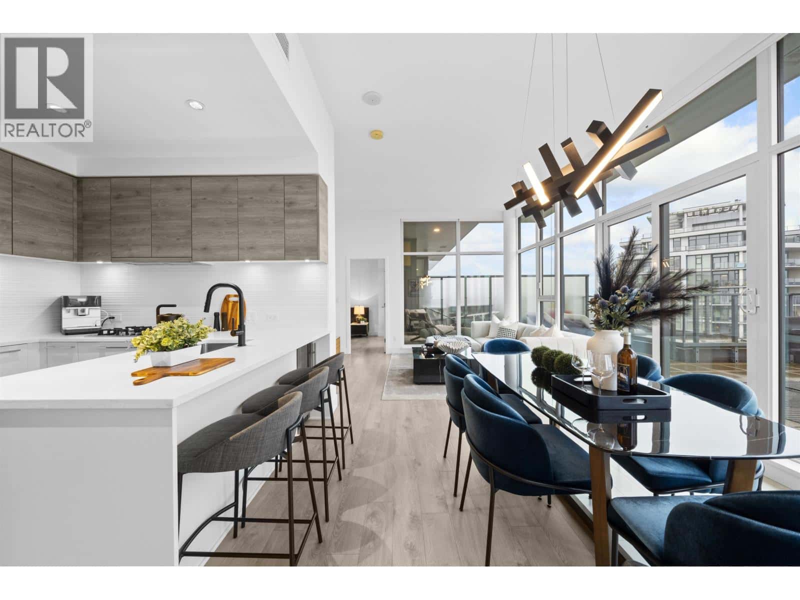 2901 7303 NOBLE LANE — Burnaby, British Columbia - Photo 5 of 40