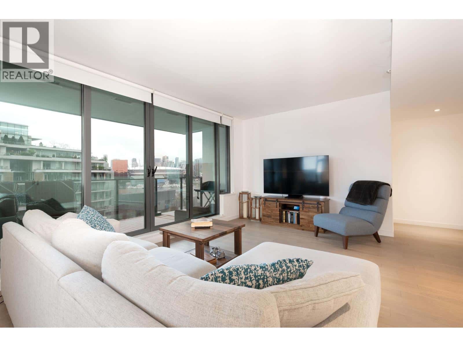 903 1678 PULLMAN PORTER STREET — Vancouver, British Columbia - Photo 2 of 12