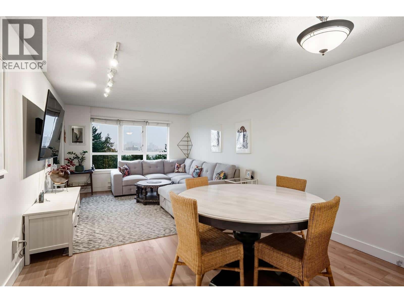 503 1833 FRANCES STREET — Vancouver, British Columbia - Photo 3 of 30