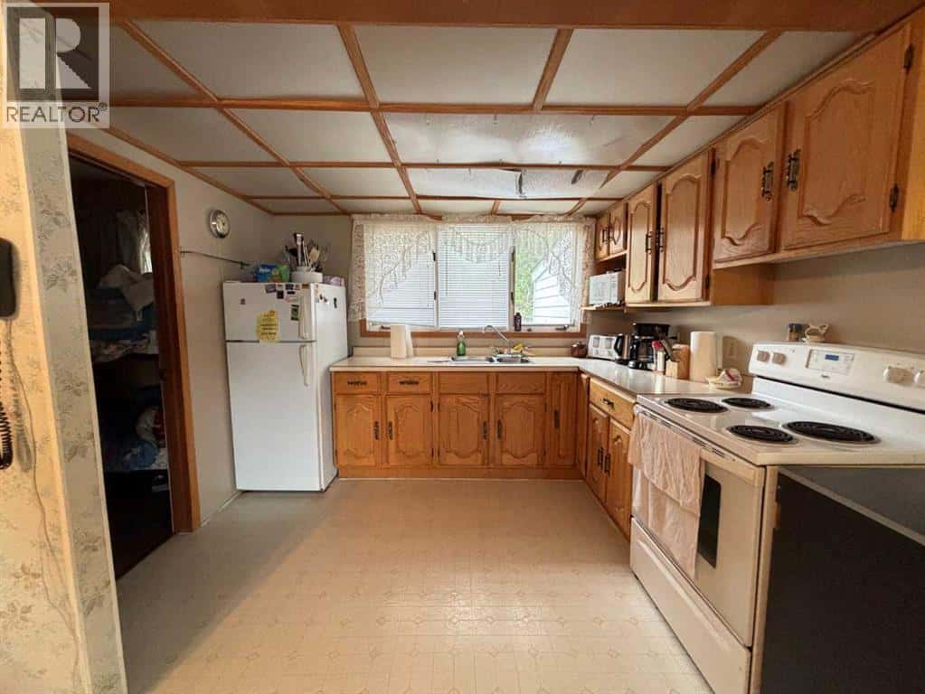 SK, 701 Rae Street in Makwa — Loon Lake, Saskatchewan - Photo 5 of 28