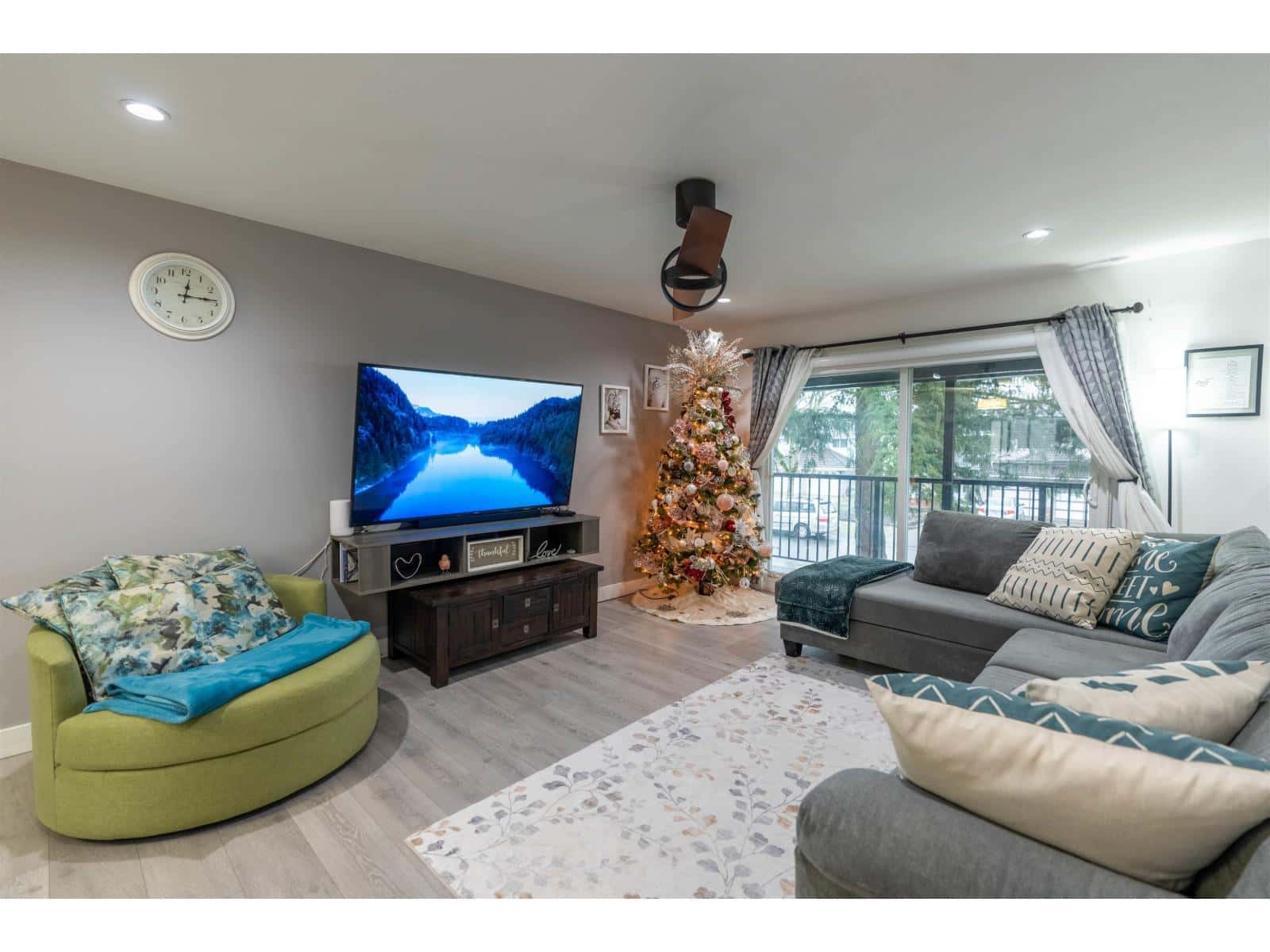 13933 90A AVENUE — Surrey, British Columbia - Photo 4 of 28