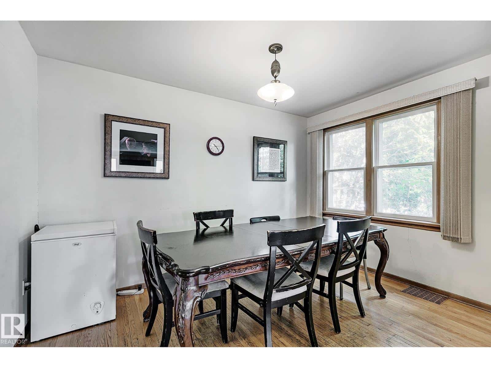 11559 80 AV NW — Edmonton, Alberta - Photo 5 of 38