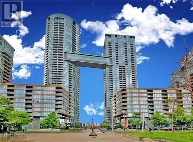 2011 - 15 ICEBOAT TERRACE — Toronto (Waterfront Communities), Ontario - Main photo