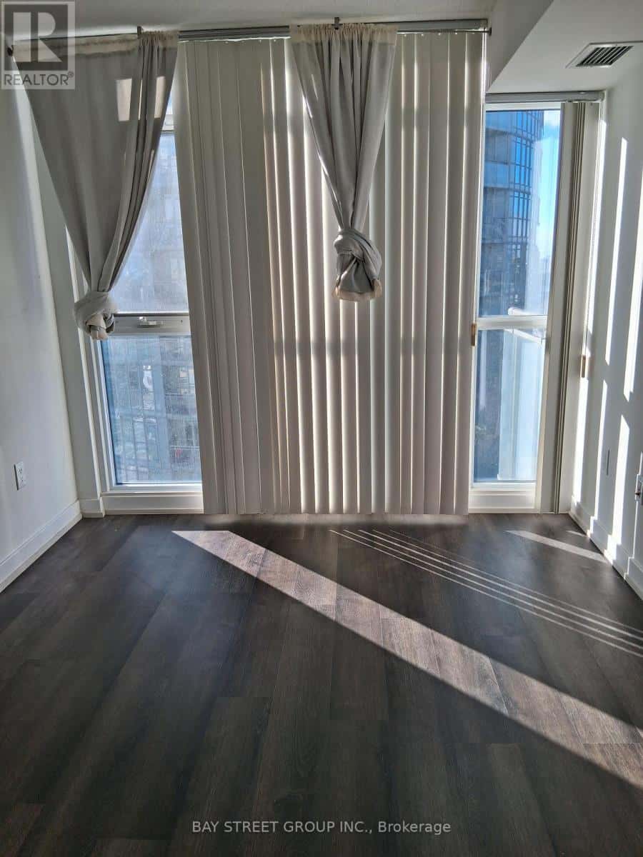 2011 - 15 ICEBOAT TERRACE — Toronto (Waterfront Communities), Ontario - Photo 5 of 8