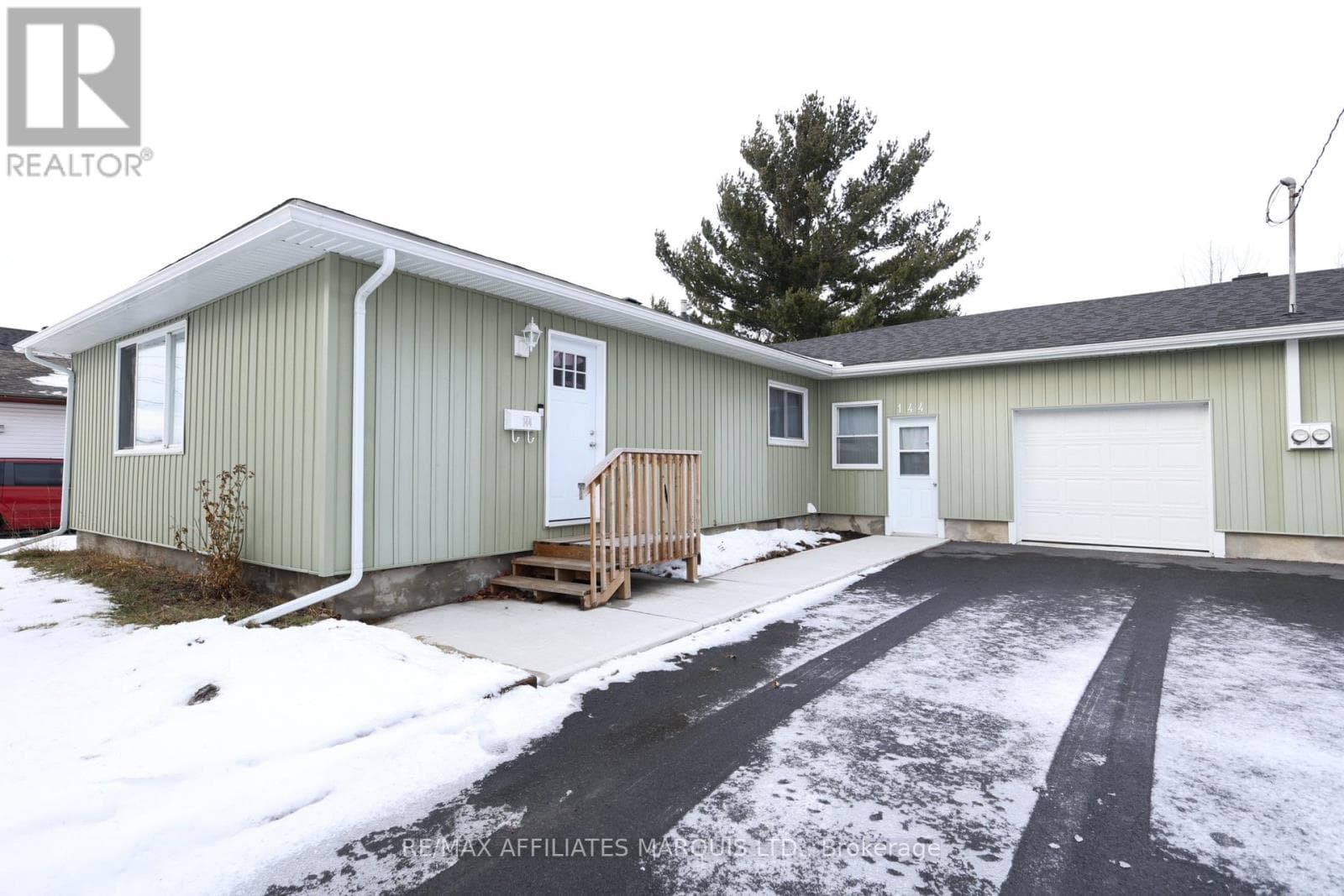 144 ELSIE AVENUE — Cornwall, Ontario - Main photo