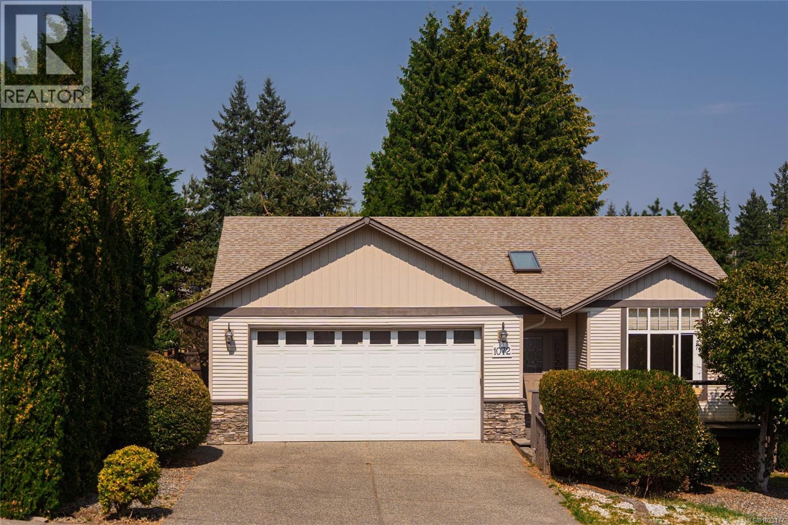 1072 Silver Mountain Dr — Nanaimo, British Columbia - Main photo