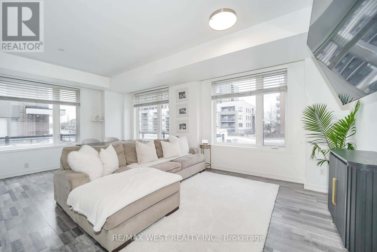 211 - 1460 WHITES ROAD N — Pickering (Woodlands), Ontario - Photo 2 of 10