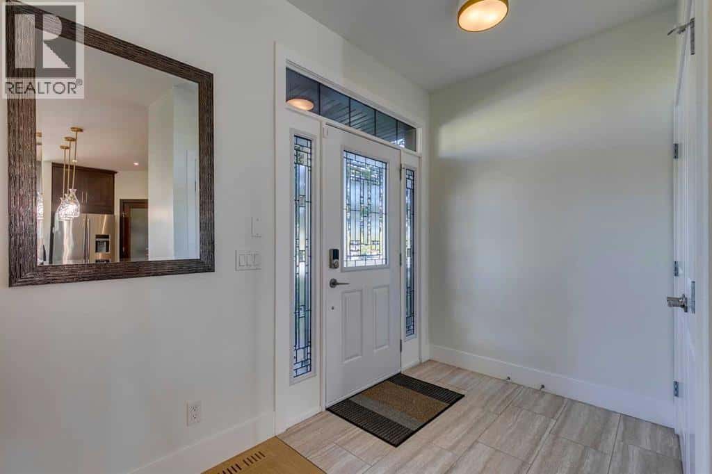 3529 40 Street SW — Calgary, Alberta - Photo 2 of 47