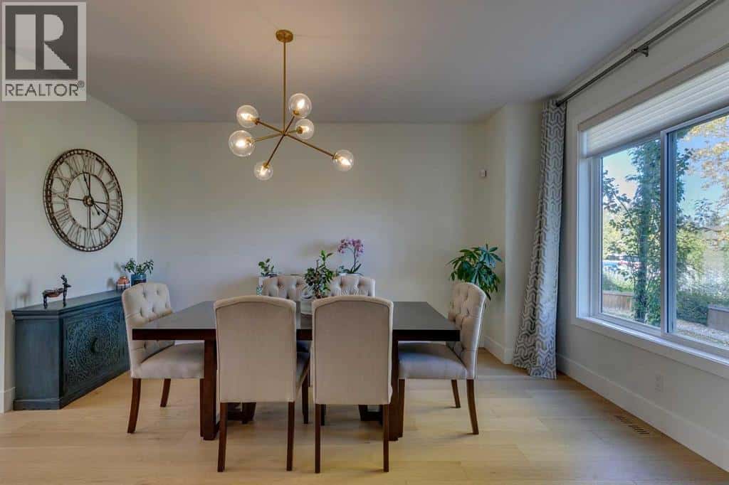 3529 40 Street SW — Calgary, Alberta - Photo 4 of 47