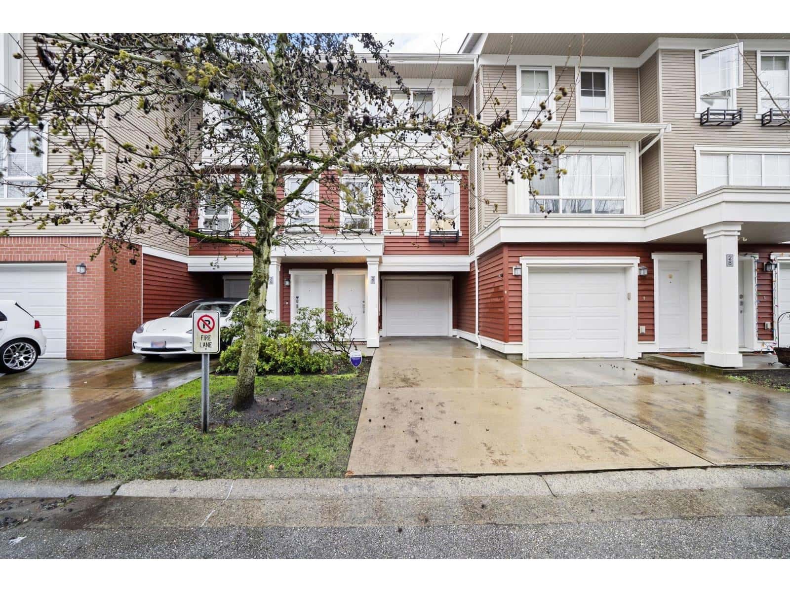 27 19505 68A AVENUE — Surrey, British Columbia - Photo 2 of 35