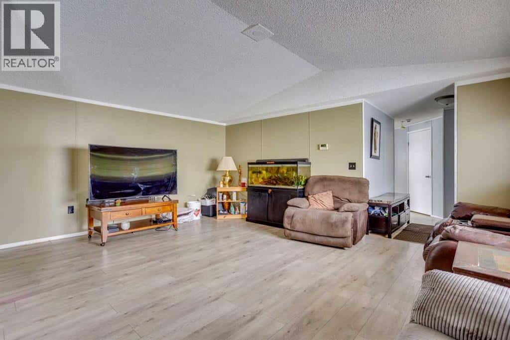 209 Waterhouse Street — Fort McMurray, Alberta - Photo 4 of 20