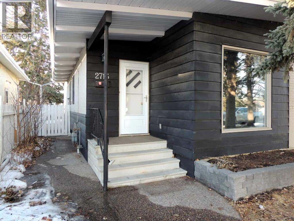 2713 Canmore Road NW — Calgary, Alberta - Photo 4 of 50