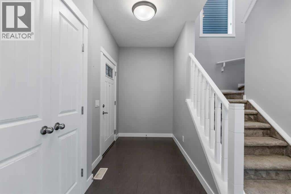 625 Midtown Place — Airdrie, Alberta - Photo 3 of 42