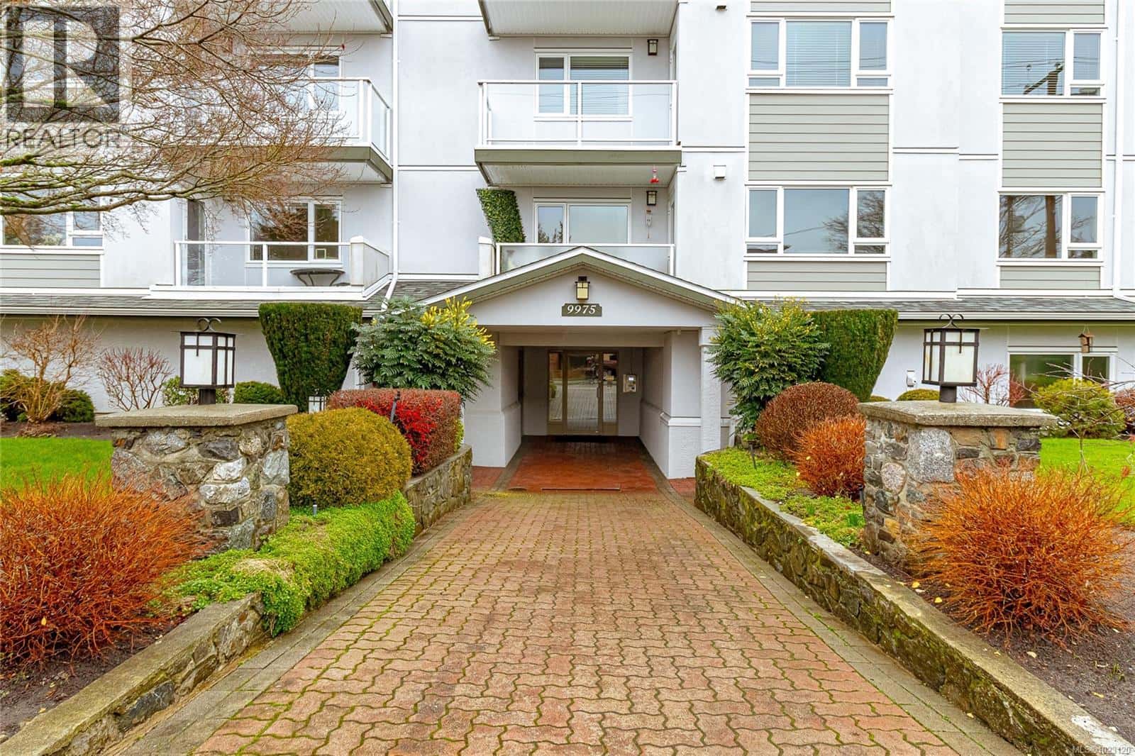 404 9975 Fifth St — Sidney, British Columbia - Photo 2 of 29