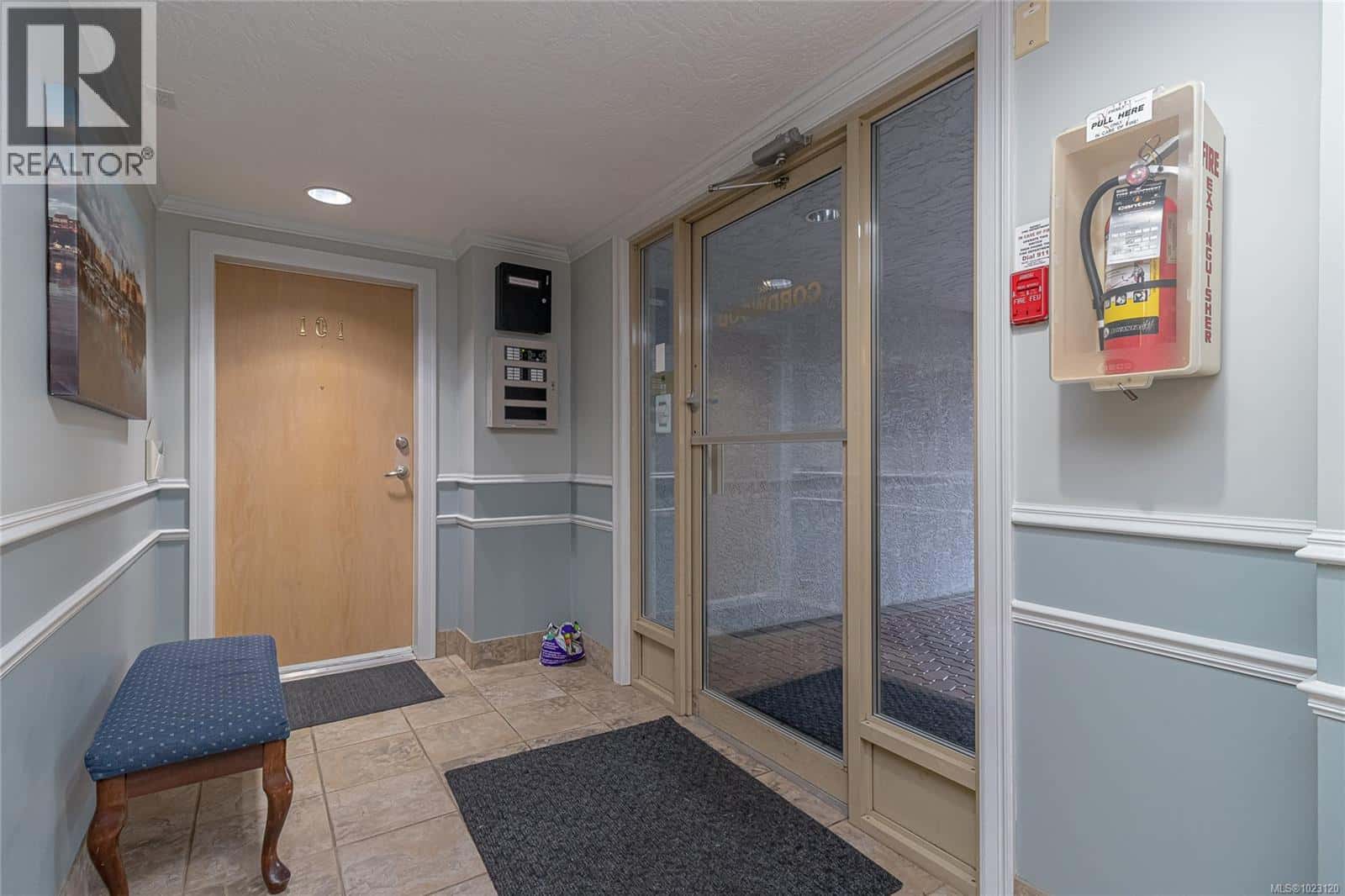 404 9975 Fifth St — Sidney, British Columbia - Photo 4 of 29