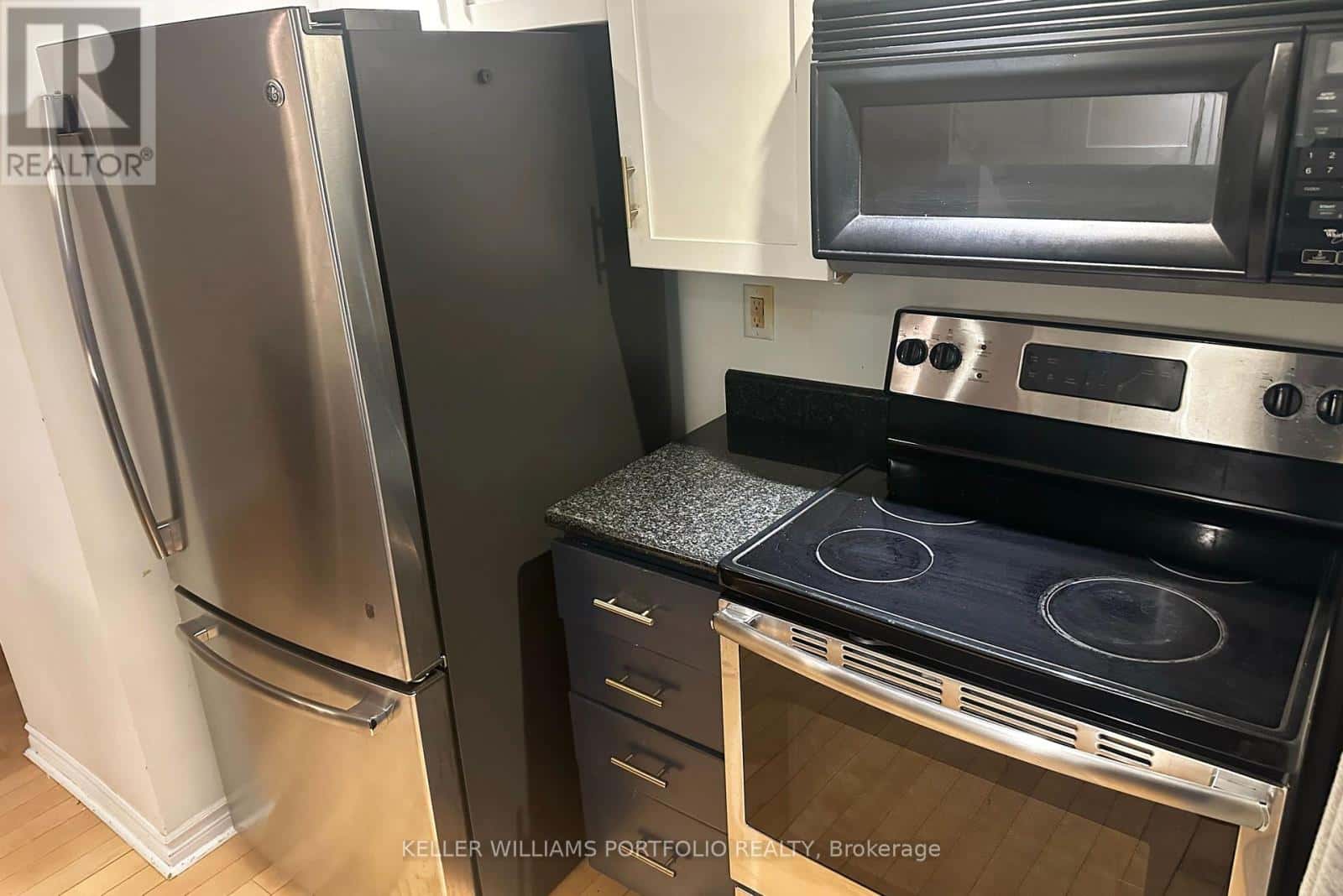 841 - 250 WELLINGTON STREET W — Toronto (Waterfront Communities), Ontario - Photo 4 of 23