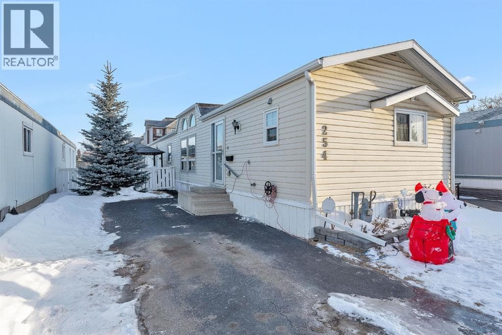 254 Erin Woods Circle SE — Calgary, Alberta - Main photo