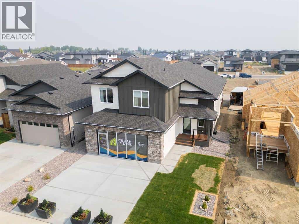 552 Riverhills Way W — Lethbridge, Alberta - Photo 4 of 35