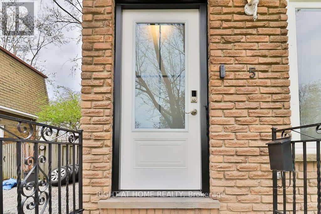 5 PRINCE PAUL CRESCENT — St. Catharines (Lakeport), Ontario - Photo 2 of 30