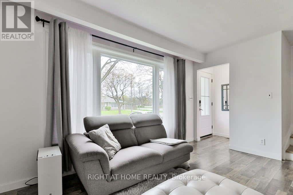 5 PRINCE PAUL CRESCENT — St. Catharines (Lakeport), Ontario - Photo 4 of 30