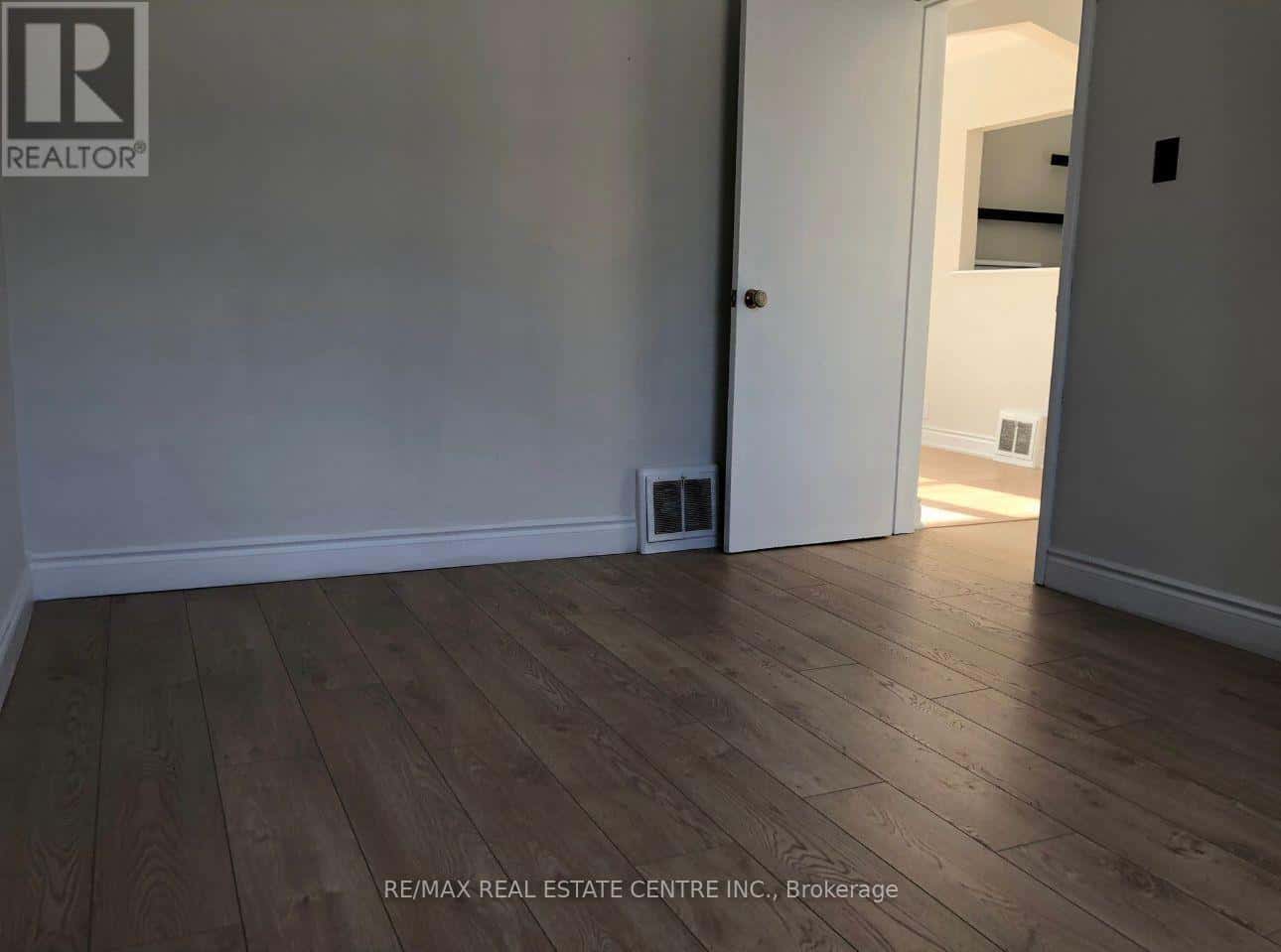 25 HAYES AVENUE — Hamilton (McQuesten), Ontario - Photo 3 of 14