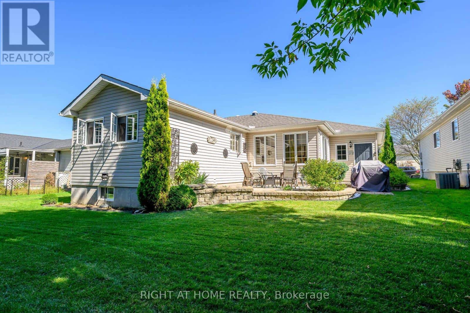 110 KILROOT PLACE — Hamilton, Ontario - Photo 2 of 50