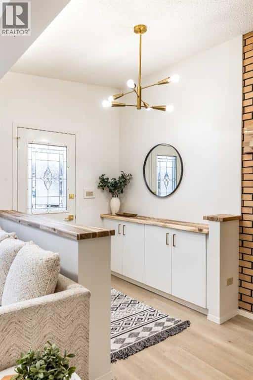 150 11 Street NE — Medicine Hat, Alberta - Photo 3 of 47