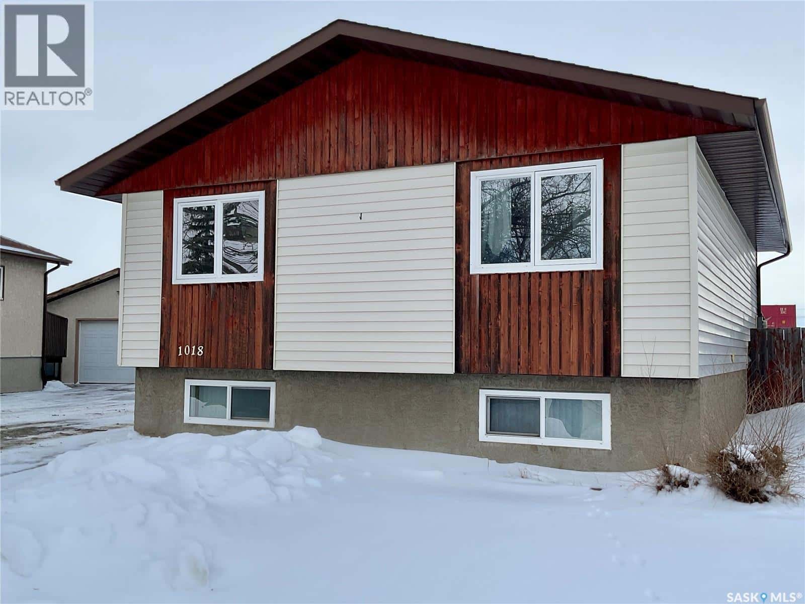 1018 Victory CRESCENT — Regina, Saskatchewan - Photo 3 of 39