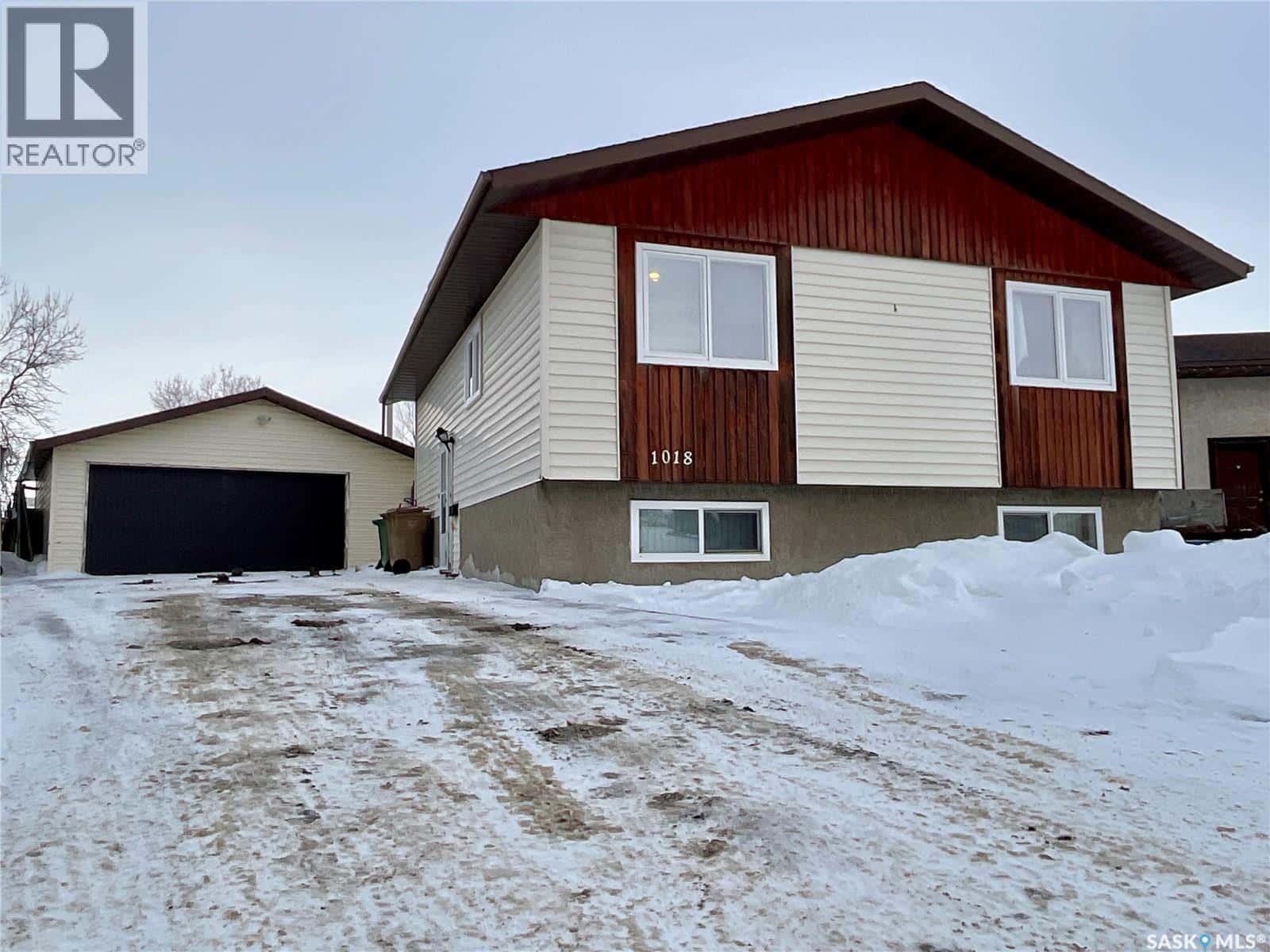 1018 Victory CRESCENT — Regina, Saskatchewan - Photo 4 of 39