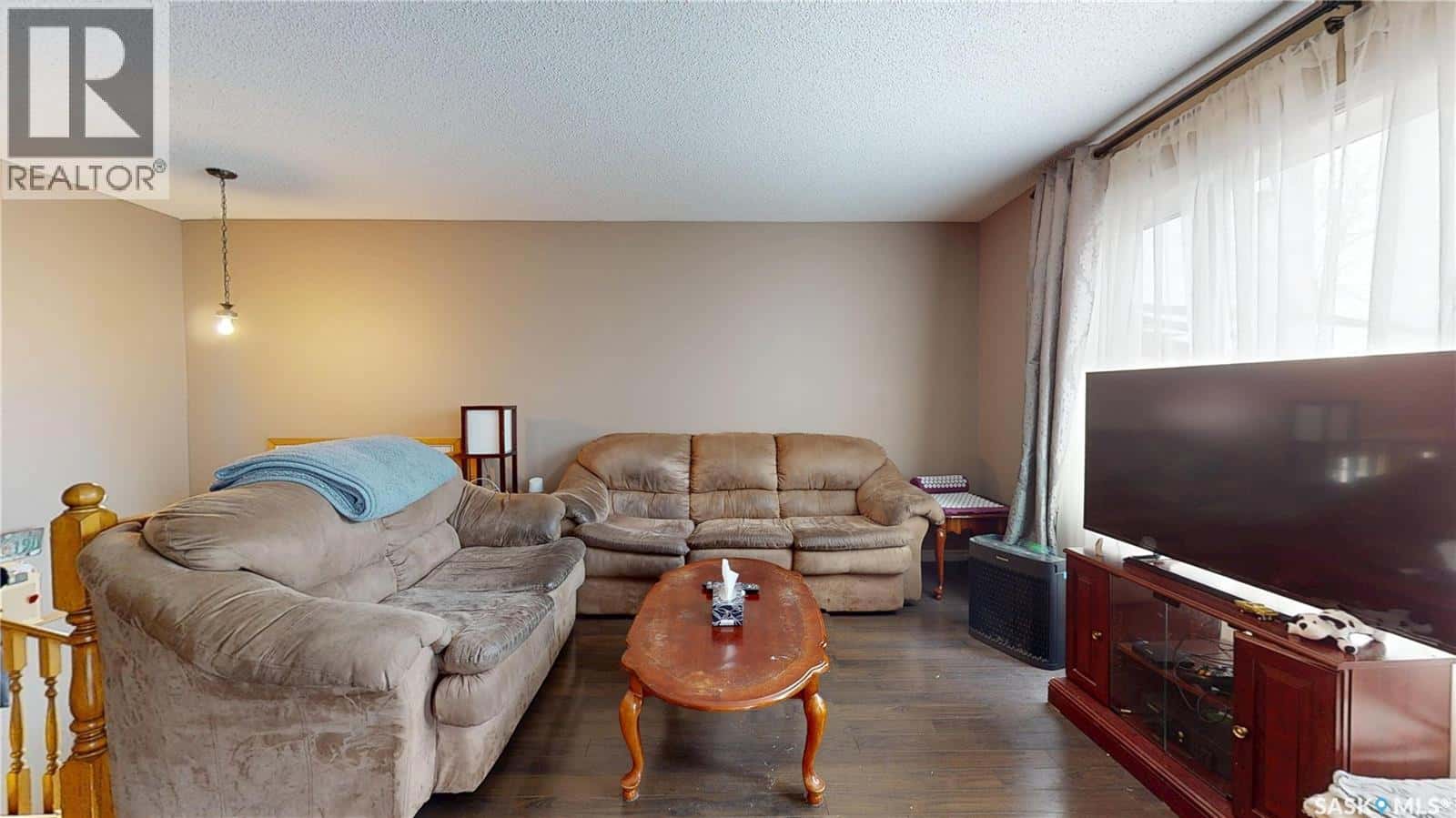 1018 Victory CRESCENT — Regina, Saskatchewan - Photo 5 of 39