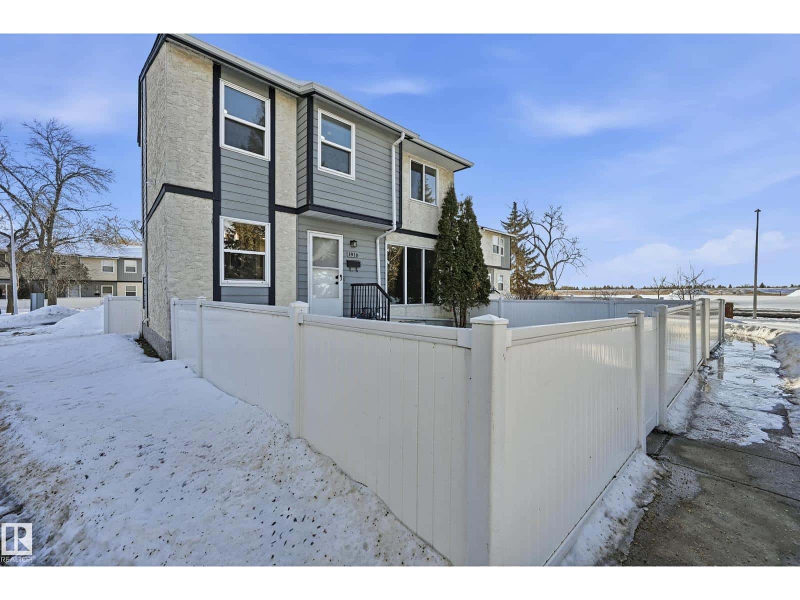 191D HOMESTEAD CR NW — Edmonton, Alberta - Photo 2 of 34