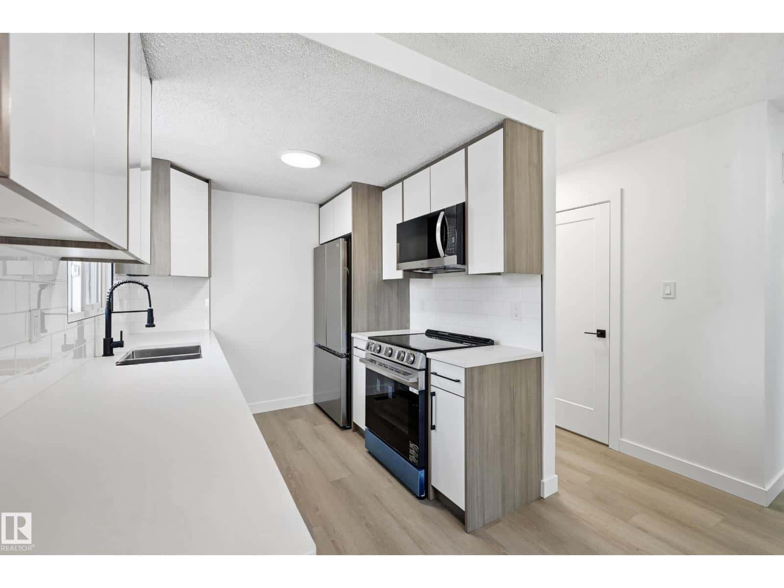 191D HOMESTEAD CR NW — Edmonton, Alberta - Photo 5 of 34