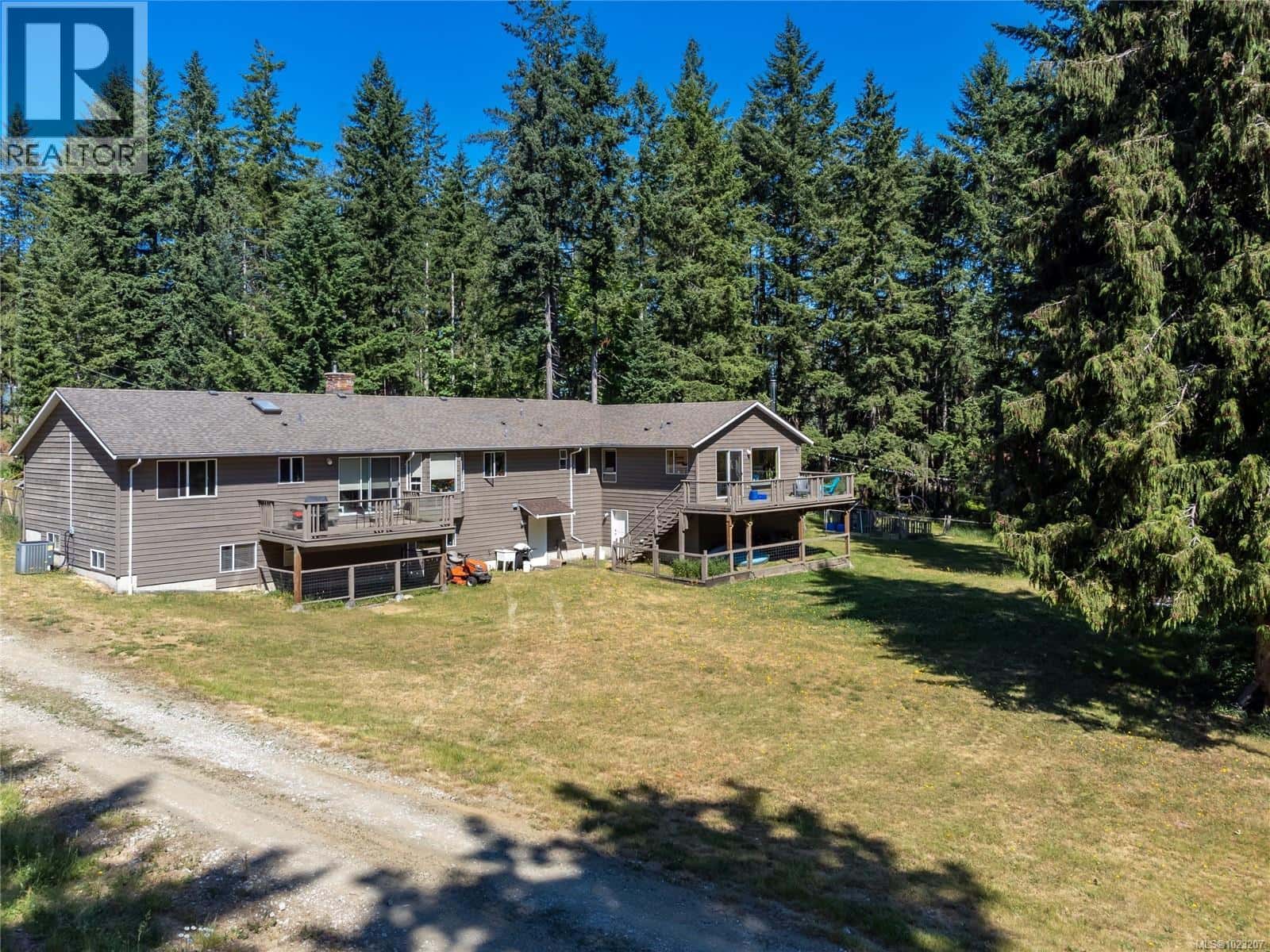 8598 Island Hwy N — Black Creek, British Columbia - Photo 2 of 84