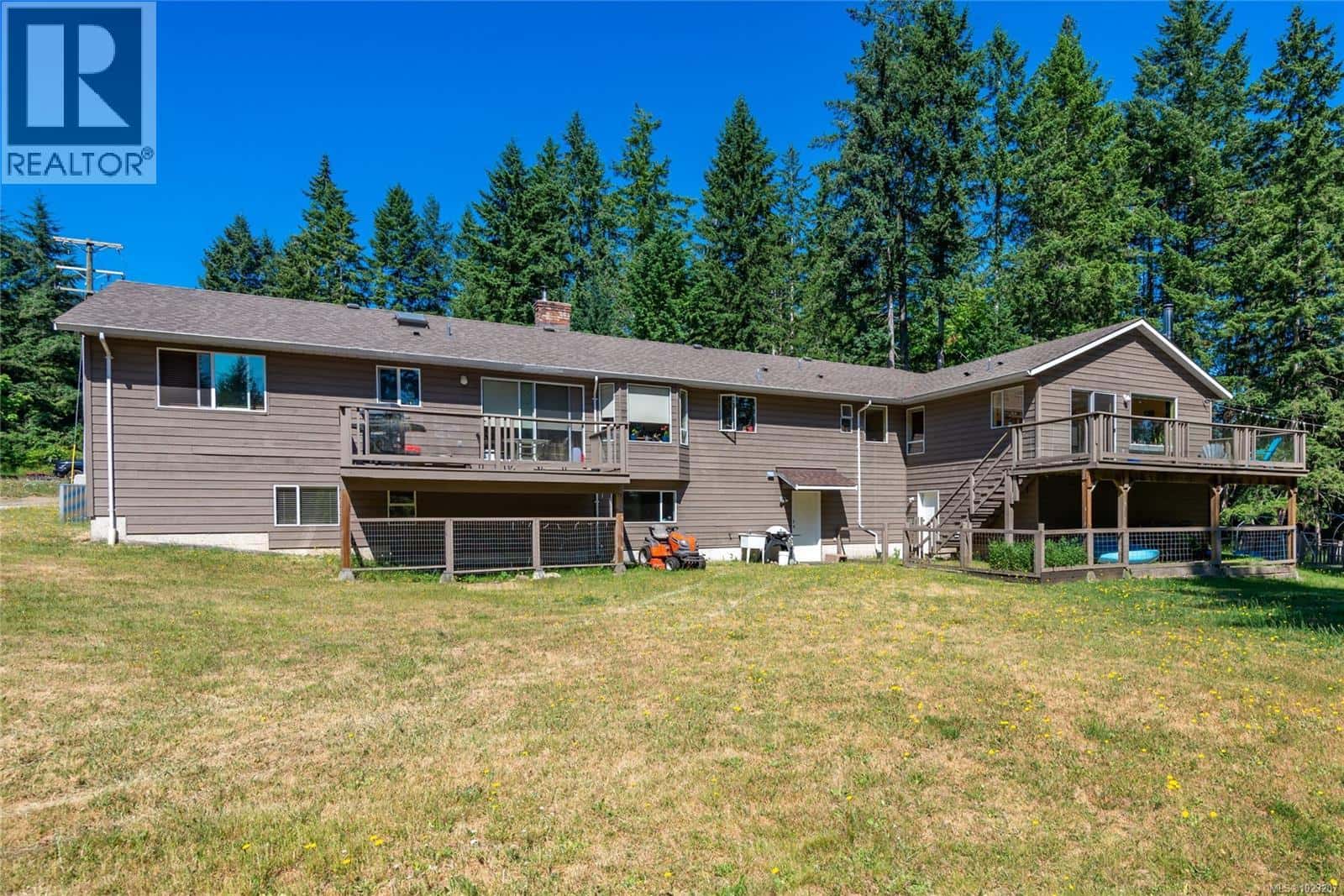 8598 Island Hwy N — Black Creek, British Columbia - Photo 4 of 84