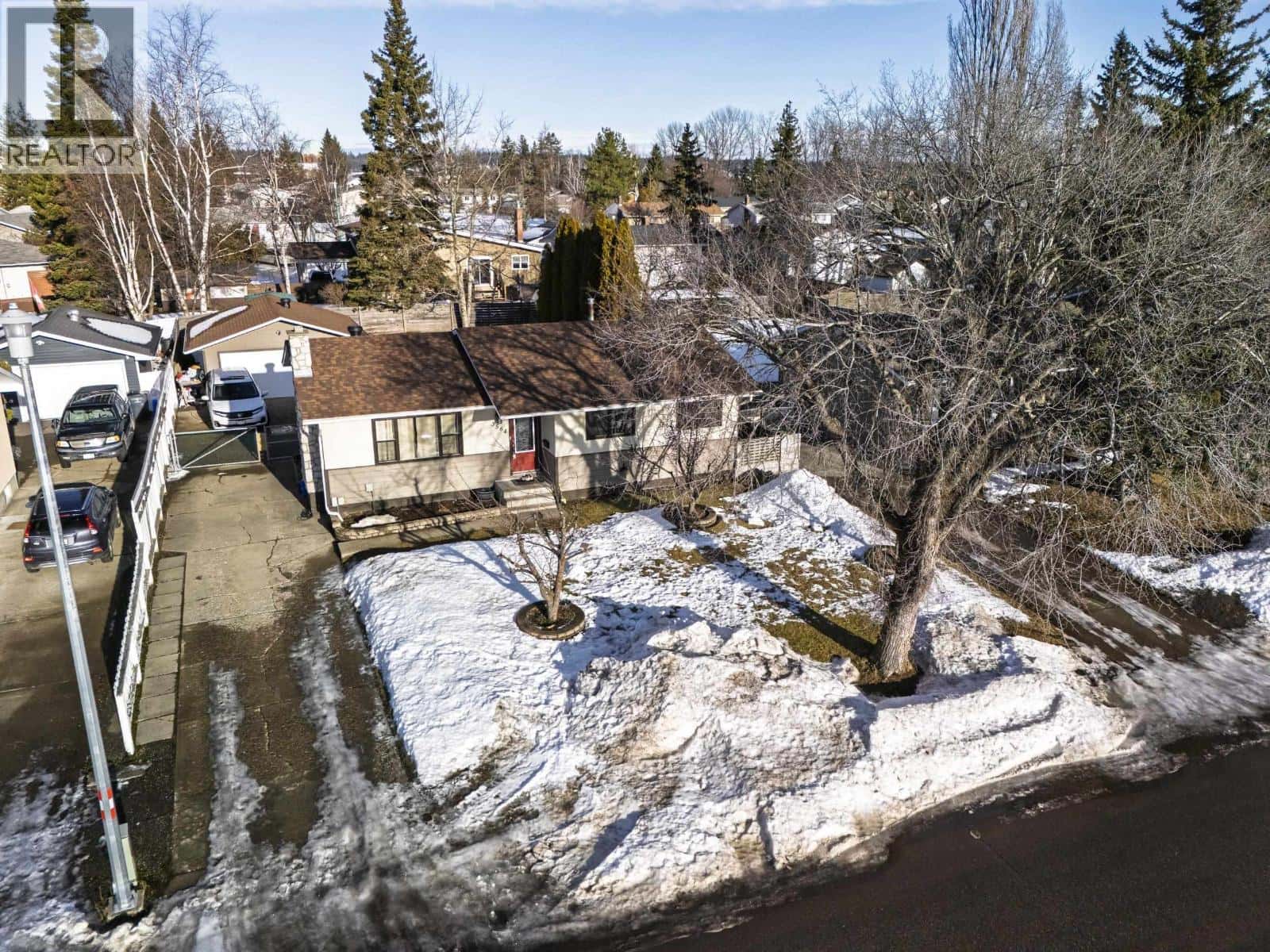 3564 DUFFERIN AVENUE — Prince George, British Columbia - Photo 2 of 30