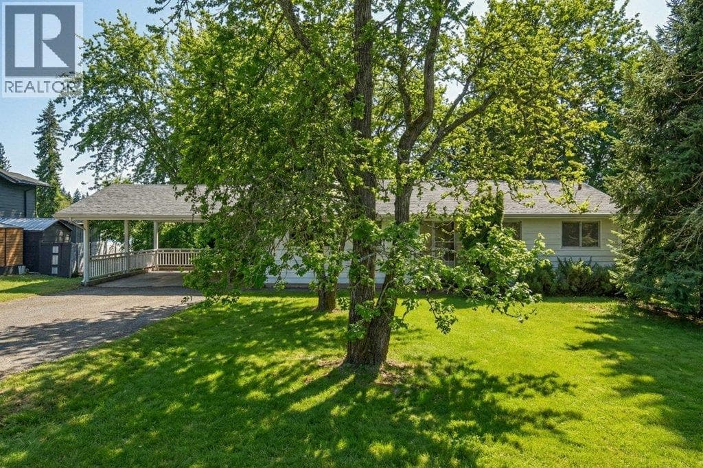 2850 30 Avenue NE — Salmon Arm, British Columbia - Main photo