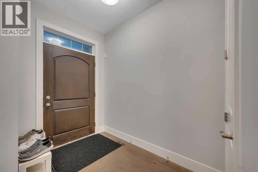 1708 23 Avenue NW — Calgary, Alberta - Photo 3 of 47