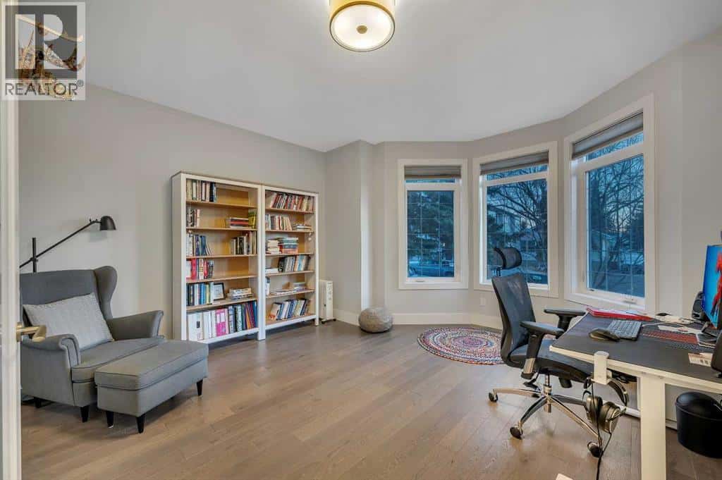 1708 23 Avenue NW — Calgary, Alberta - Photo 4 of 47