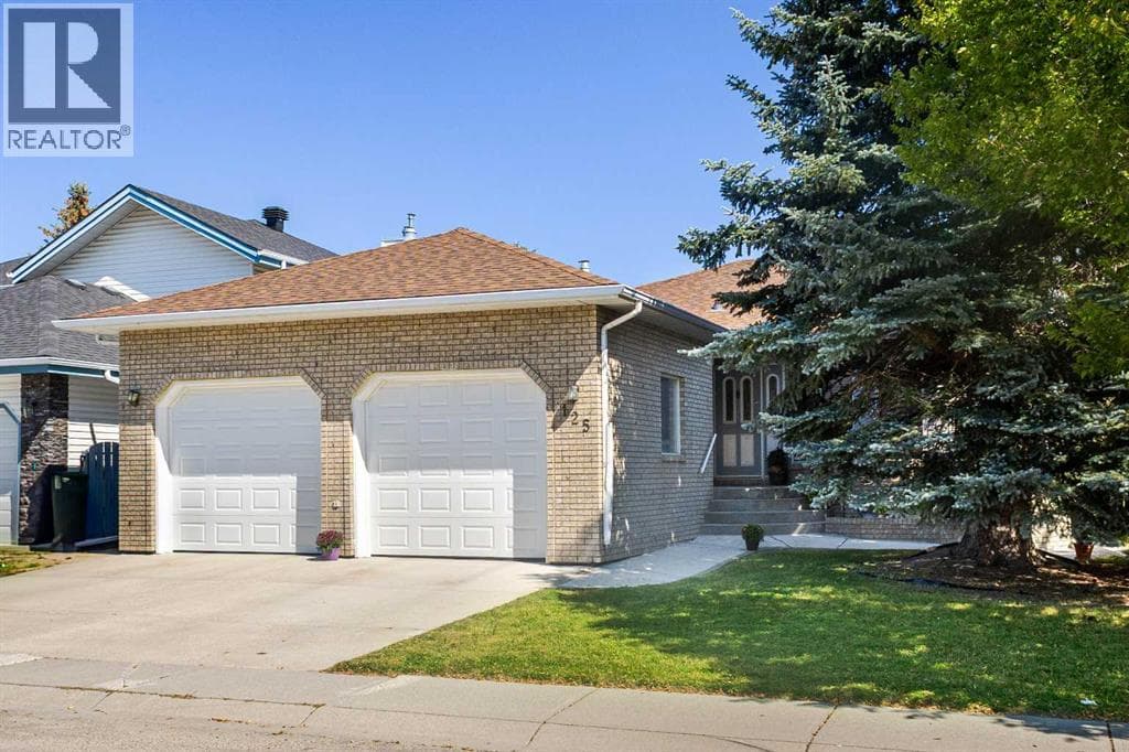 125 Edgebrook Road NW — Calgary, Alberta - Main photo