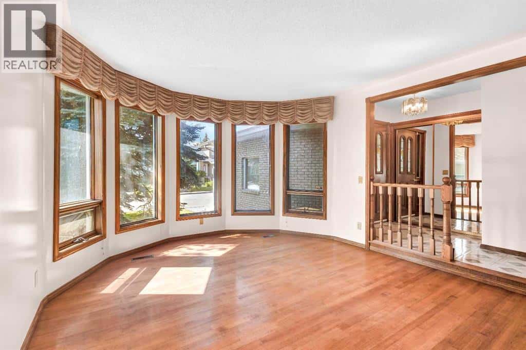 125 Edgebrook Road NW — Calgary, Alberta - Photo 3 of 50