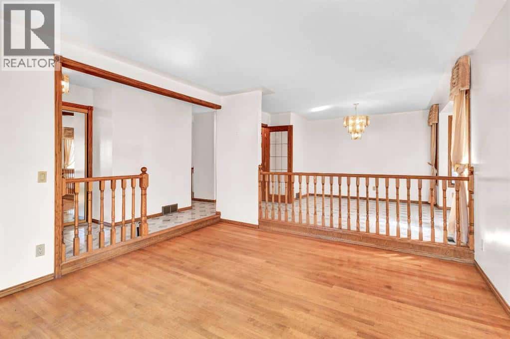 125 Edgebrook Road NW — Calgary, Alberta - Photo 4 of 50