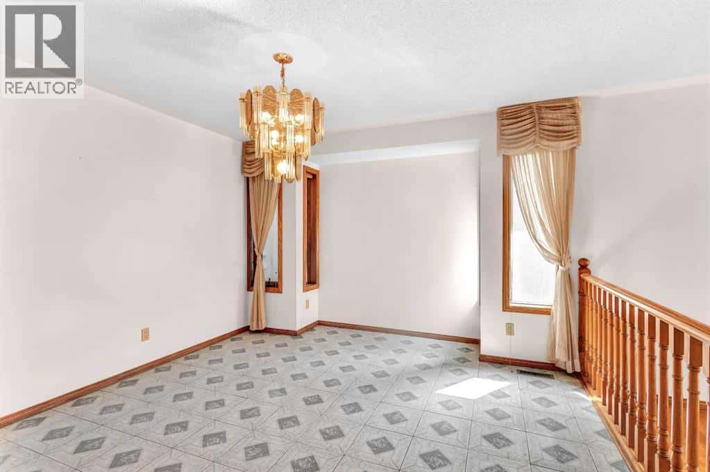 125 Edgebrook Road NW — Calgary, Alberta - Photo 5 of 50